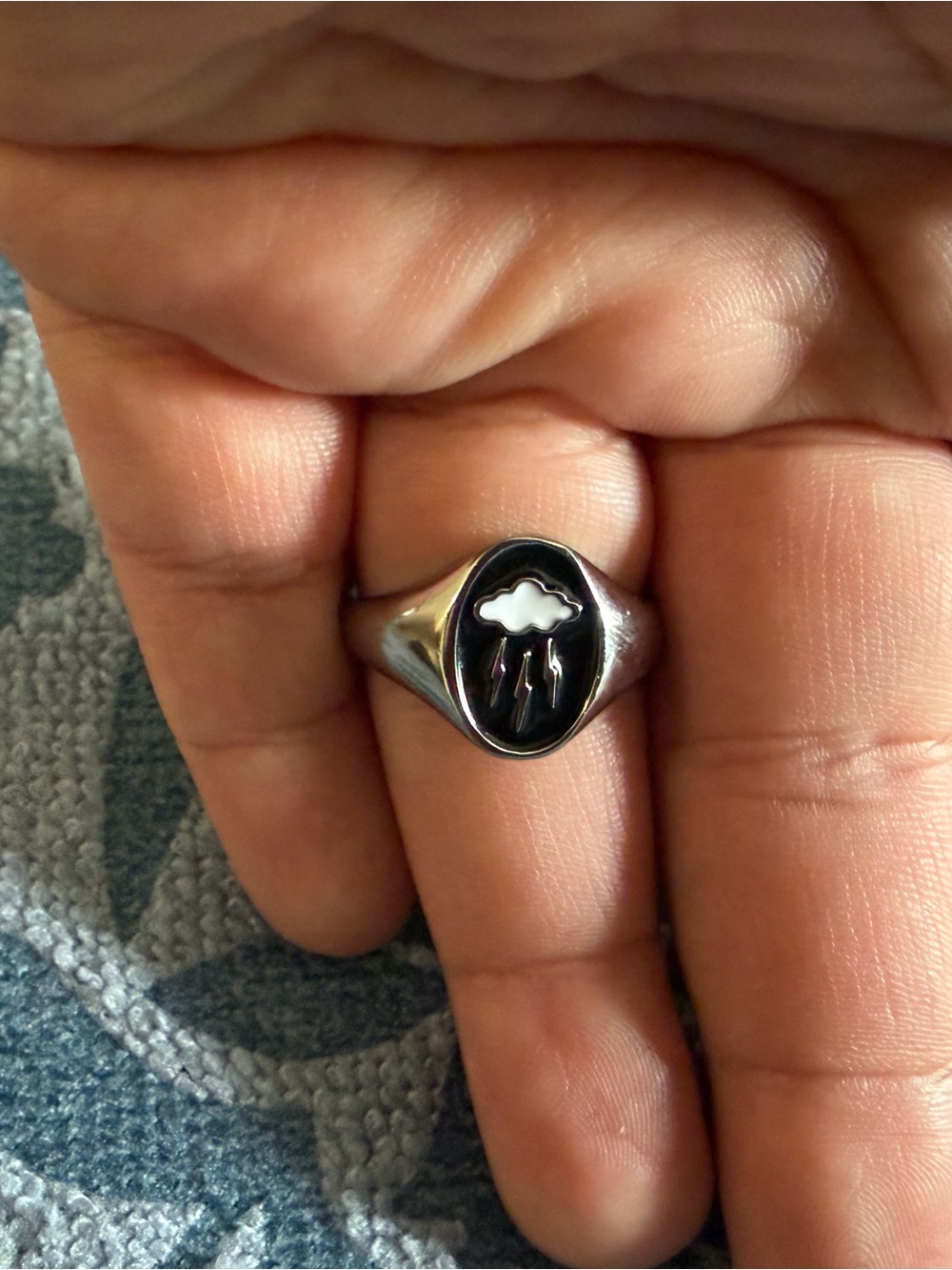LITTLE ROOMS CLOUD SIGNET RING - Picture 2 of 2